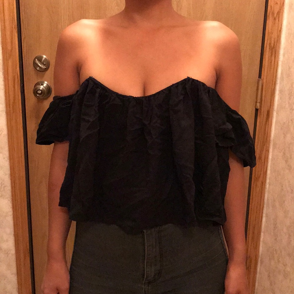 Crop top off shoulder